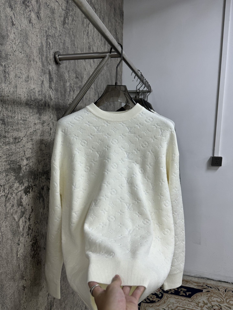 l0vis Vvtt0n sweater